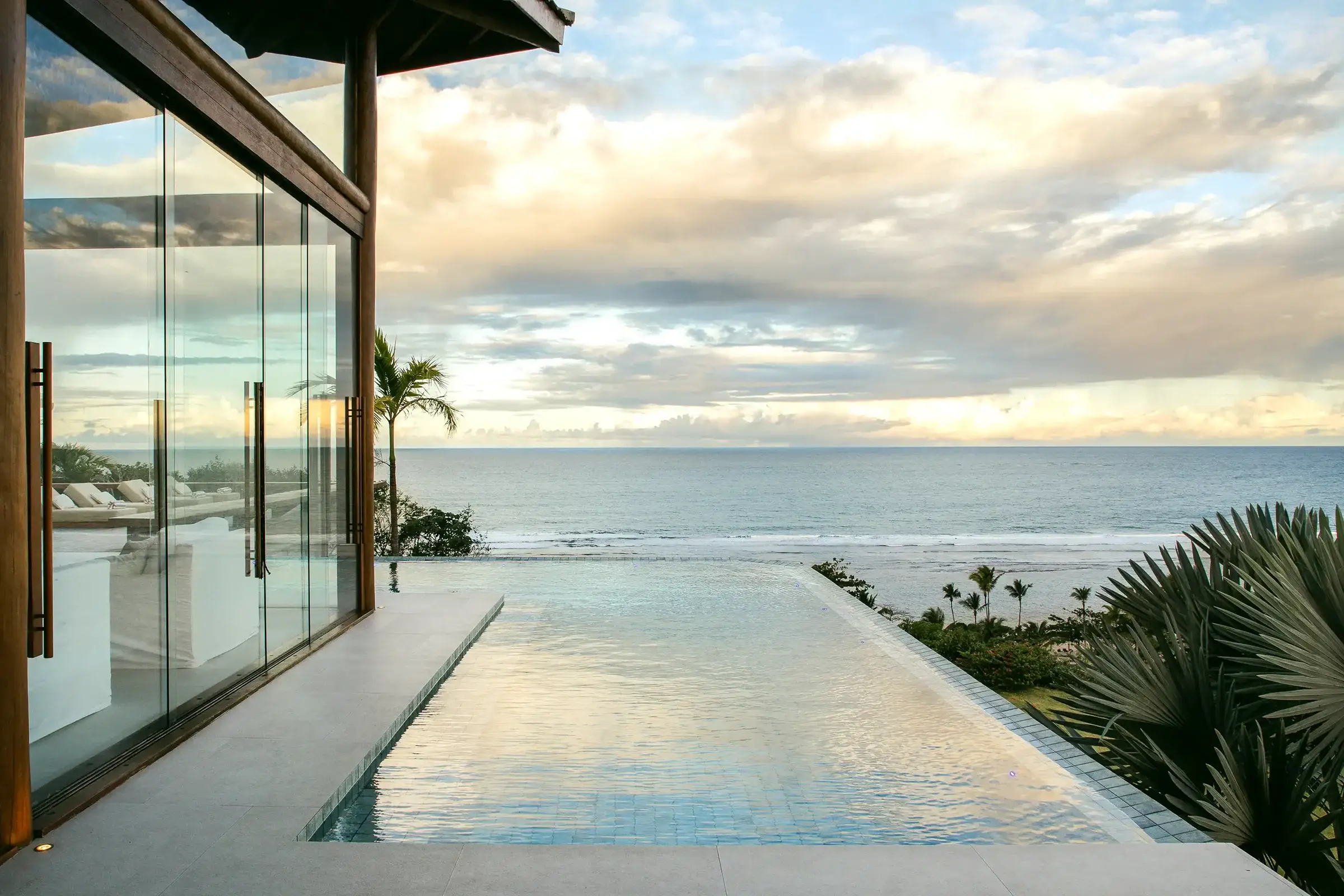 Infinity pool and glass facade facing the sea at Bahia Blue